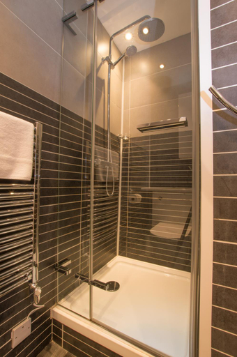 Bathroom 2, Melfort Pier & Harbour Resort, Argyll and Bute