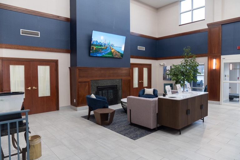 Public Area 2, La Quinta Inn & Suites by Wyndham Bannockburn-Deerfield, Lake