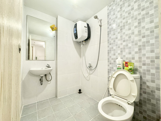Bathroom 5, 3 Bedroom Tokyo Riverside PIK 2 Wi-Fi 2 Bathroom, Tangerang