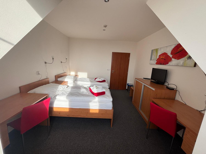 Bedroom 4, Sport relax hotel Na kopecku, Nymburk