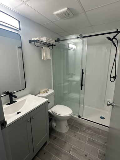 Bathroom 4, Lancaster Lincoln Inn, Lancaster