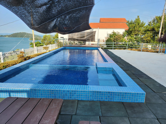 Sport & Beauty 4, Sun and Moon Pension, Yeosu
