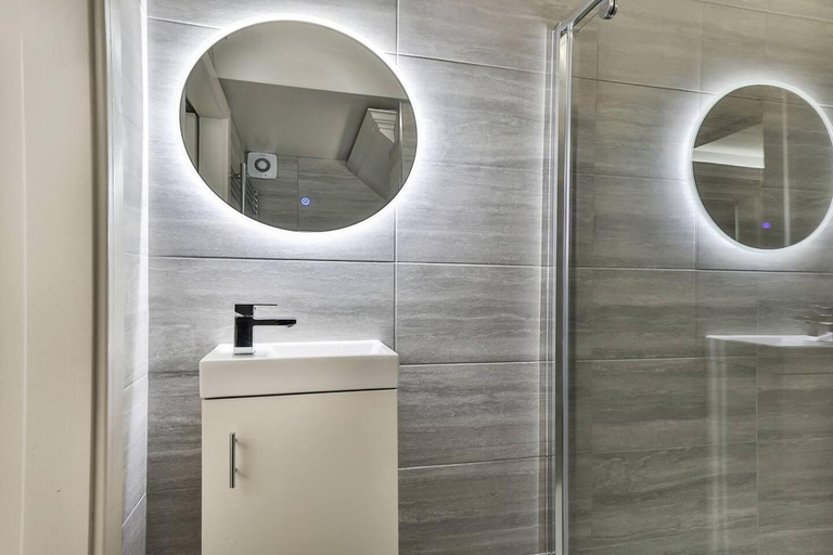 Bathroom, Spacious, Modern 2 Bed Apartment With Ensuites, Sheffield