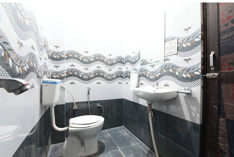 Bathroom 4, Hotel Lakhdatar Palace, Jaipur