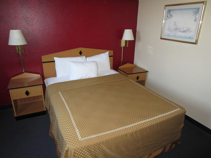 Bedroom 5, Econo Lodge, Harvey