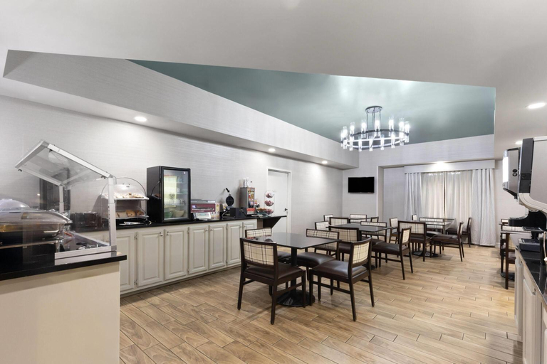 Food & Drinks 5, Wingate by Wyndham Greensboro/Coliseum, Guilford