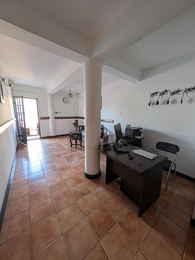 Public Area, Q2 Bar & Guesthouse, Kinondoni