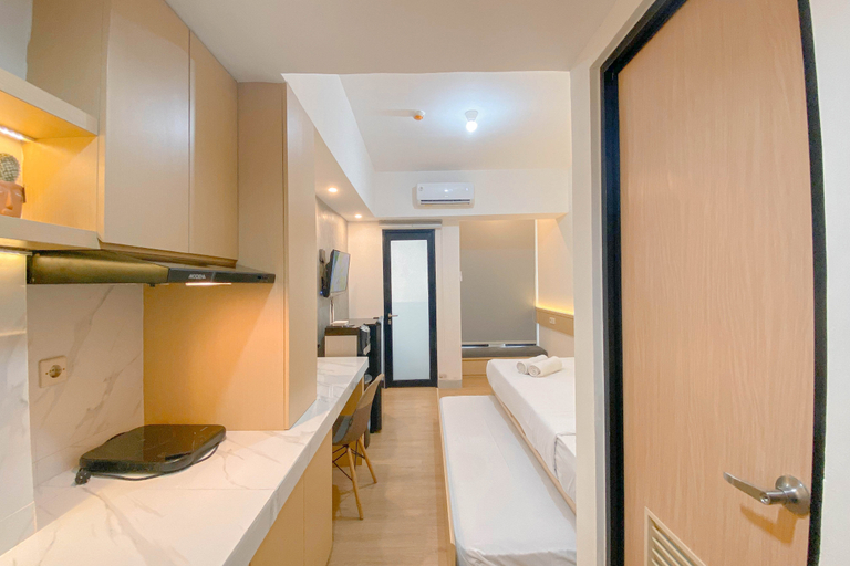Others 4, Warm Minimalist Studio Apartment The Alton By Travelio, Semarang
