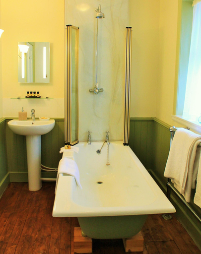 Bathroom 3, Tirindrish House, Highland