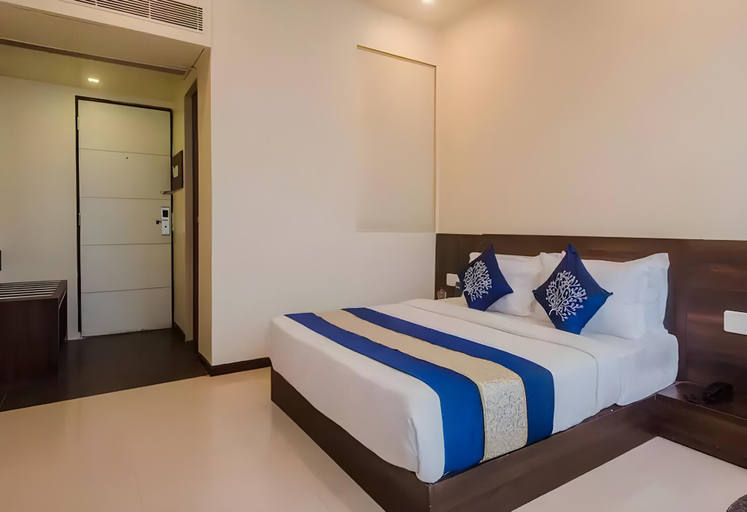 Others 4, Hotel Aura - Near Malad Link Road, Mumbai Suburban