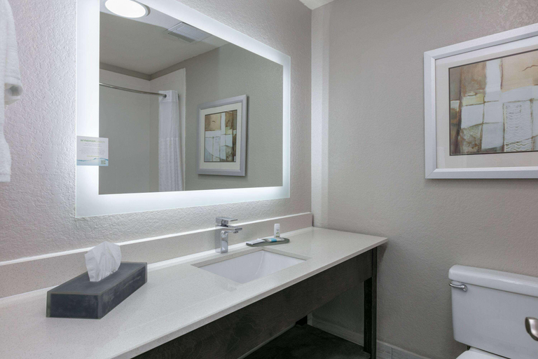 Bathroom 4, La Quinta Inn & Suites Weatherford, Parker