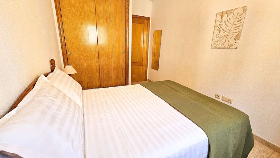 Room 4, Happy Holidays by Bookaparadise, Alicante
