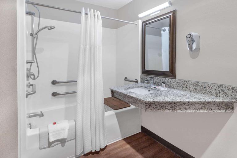 Bathroom 4, Days Inn by Wyndham Bernalillo, Sandoval