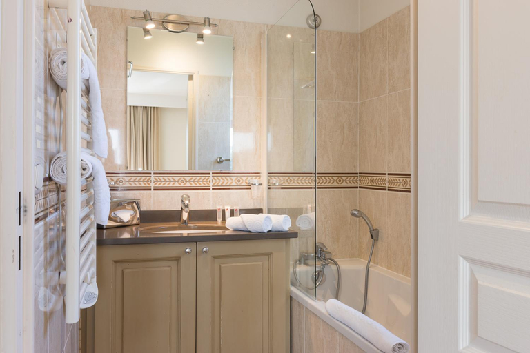 Bathroom 5, La Closerie SPA & Residence Hotel, Calvados