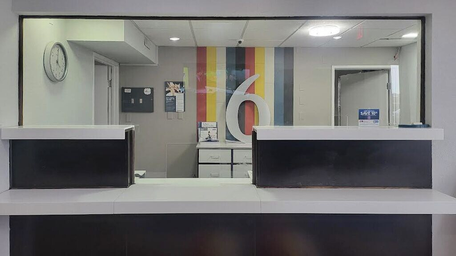Others 4, Motel 6 Omaha, NE, Douglas
