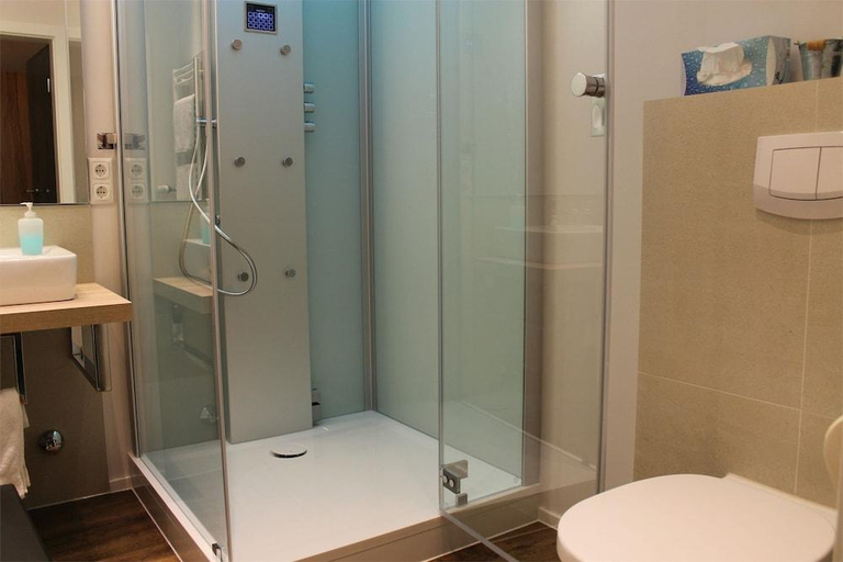 Bathroom 3, Hotel Roeb, Düren