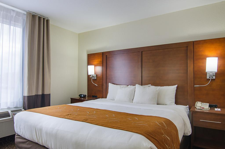 Bedroom 1, Quality Suites Springdale, Washington