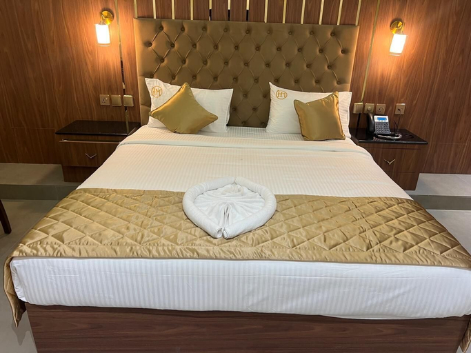 Bedroom 2, Hyders Mahal and Hotel, Thanjavur
