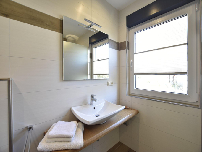 Bathroom 3, Gemutliches Ferienhaus in Barnekow mit Garten, Nordwestmecklenburg