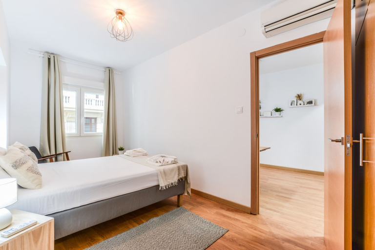 Room 2, C Plaza de Espa a 3A, Madrid