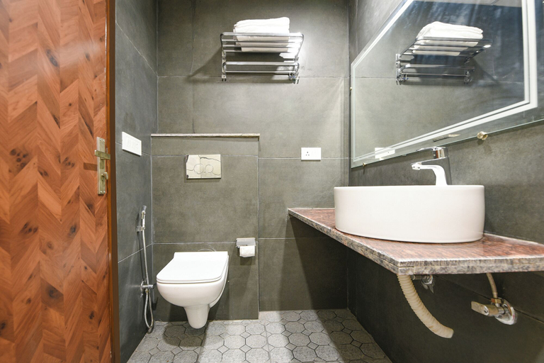 Bathroom, Fabhotel Angel Pink The Premium, Gautam Buddha Nagar