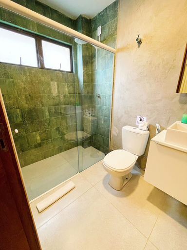 Bathroom 12
