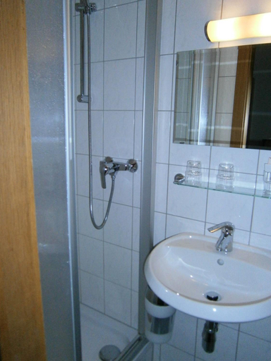 Bathroom 3, Hotel Goldene Krone Innsbruck, Innsbruck