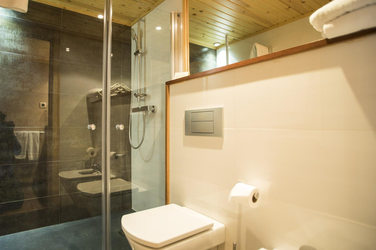 Bathroom 3, Hotel Casa Cornel, Huesca
