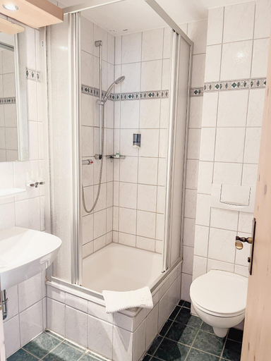 Bathroom 5, Hotel Albers, Recklinghausen