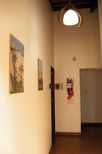Others 4, Hotel del Monumento, Capital