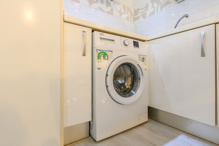 Room 2, M Ama272 Acogedor Piso de 1 Dormitorio a Poco m, Madrid