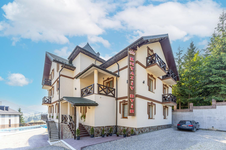 Exterior & Views
