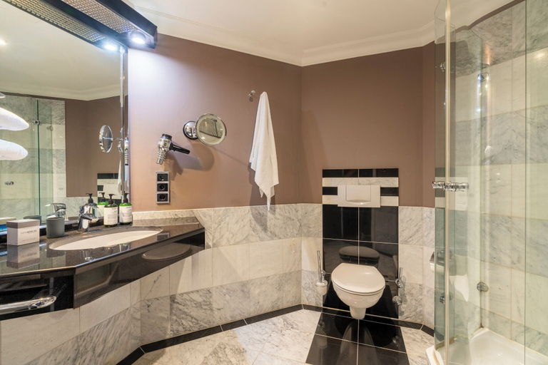 Bathroom 5, Hotel NEWBERLIN, Berlin