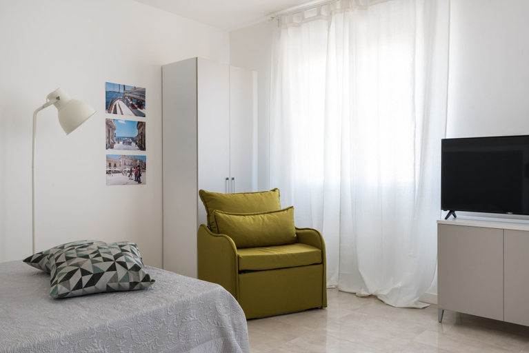 Room 2, Crispi Mono Comfort 6 - Locazione, Syracuse