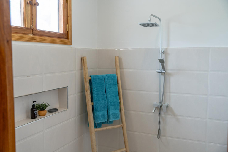 Bathroom 3, Mnana Beach Bungalows, Kati