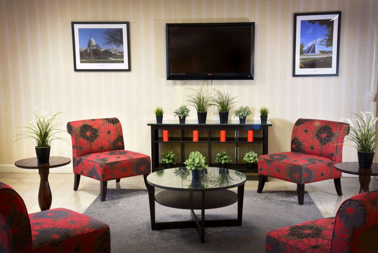 Public Area 2, Ramada by Wyndham Triangle/Quantico, Prince William