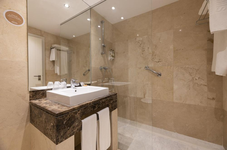 Bathroom 4, Hotel Topazio, Albufeira