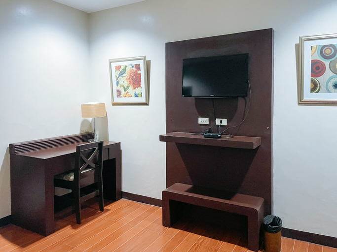 Bedroom 2, RedDoorz Plus @ Hotel Esse, Davao City