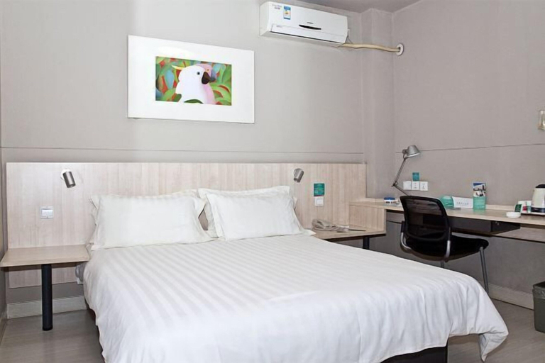 Bedroom 3, Jinjiang Inn (Minhang Zhuanqiao), Shanghai