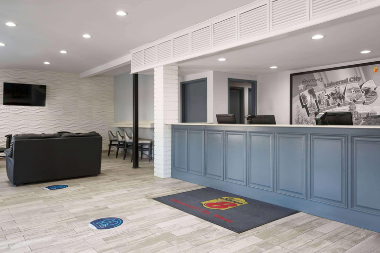 Public Area 3, Super 8 by Wyndham Universal City, Bexar
