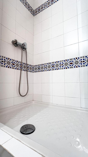 Bathroom 3, La Tortuga Lodging Rooms, Cádiz