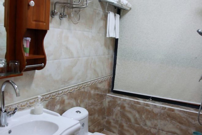 Bathroom, Kunbo Traders Hotel, Beijing