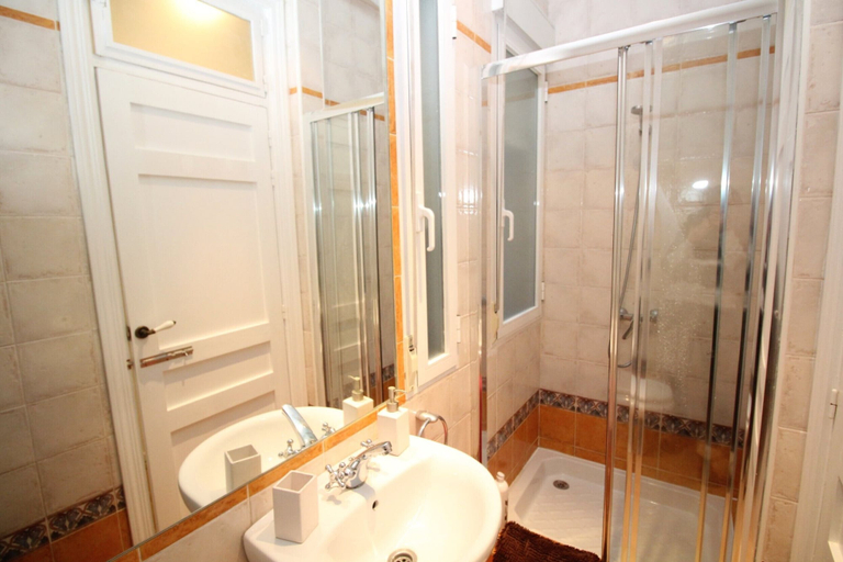 Bathroom 2, Madrid C. Mayor, Madrid