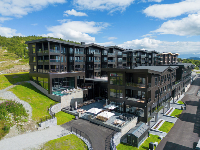 Exterior & Views