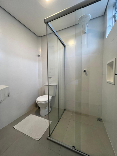 Bathroom, Regis Hotel I, Registro
