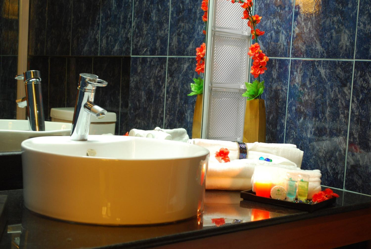 Bathroom 4, The Orchard Cebu Hotel & Suites powered by Cocotel, Mandaue City