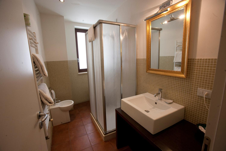 Bathroom 4, La Chicca Palace Hotel, Messina