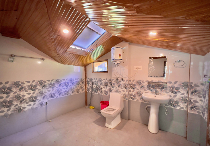 Bathroom 3, Royal Star Kasol, Kullu