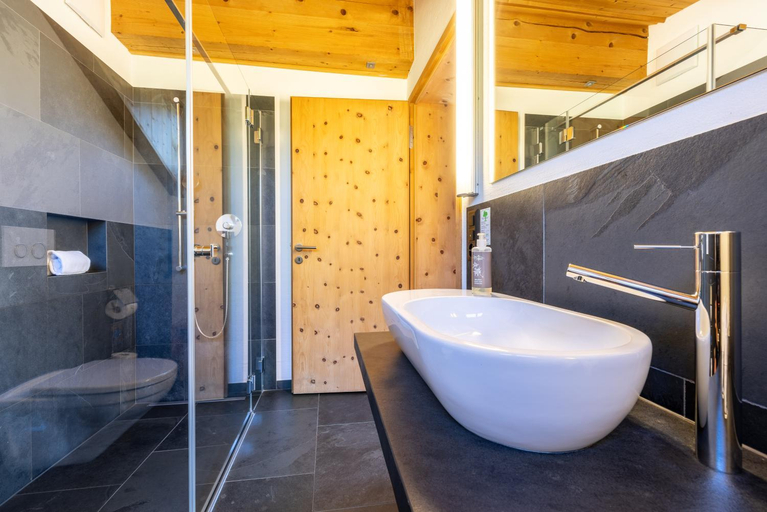 Bathroom 3, Schorta's Alvetern - Boutique Hotel, Inn