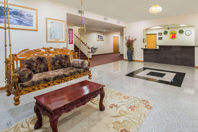 Public Area 2, Super 8 by Wyndham Salina, Saline